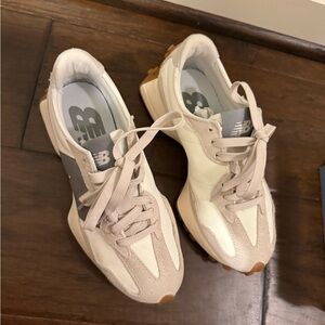 New Balance Women's 327 size 5.5
